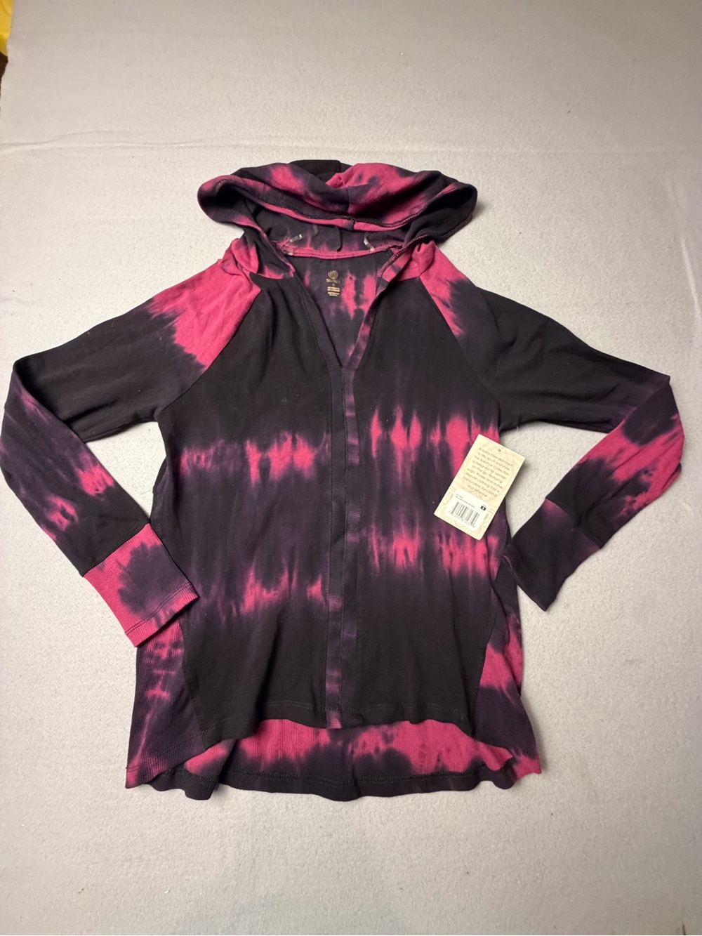 Balance Collection Black and Magenta Tie-Dye Hooded Pullover S